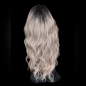 Bessy Hair 26" Ash Blonde Ombre Wavy Hair Wig